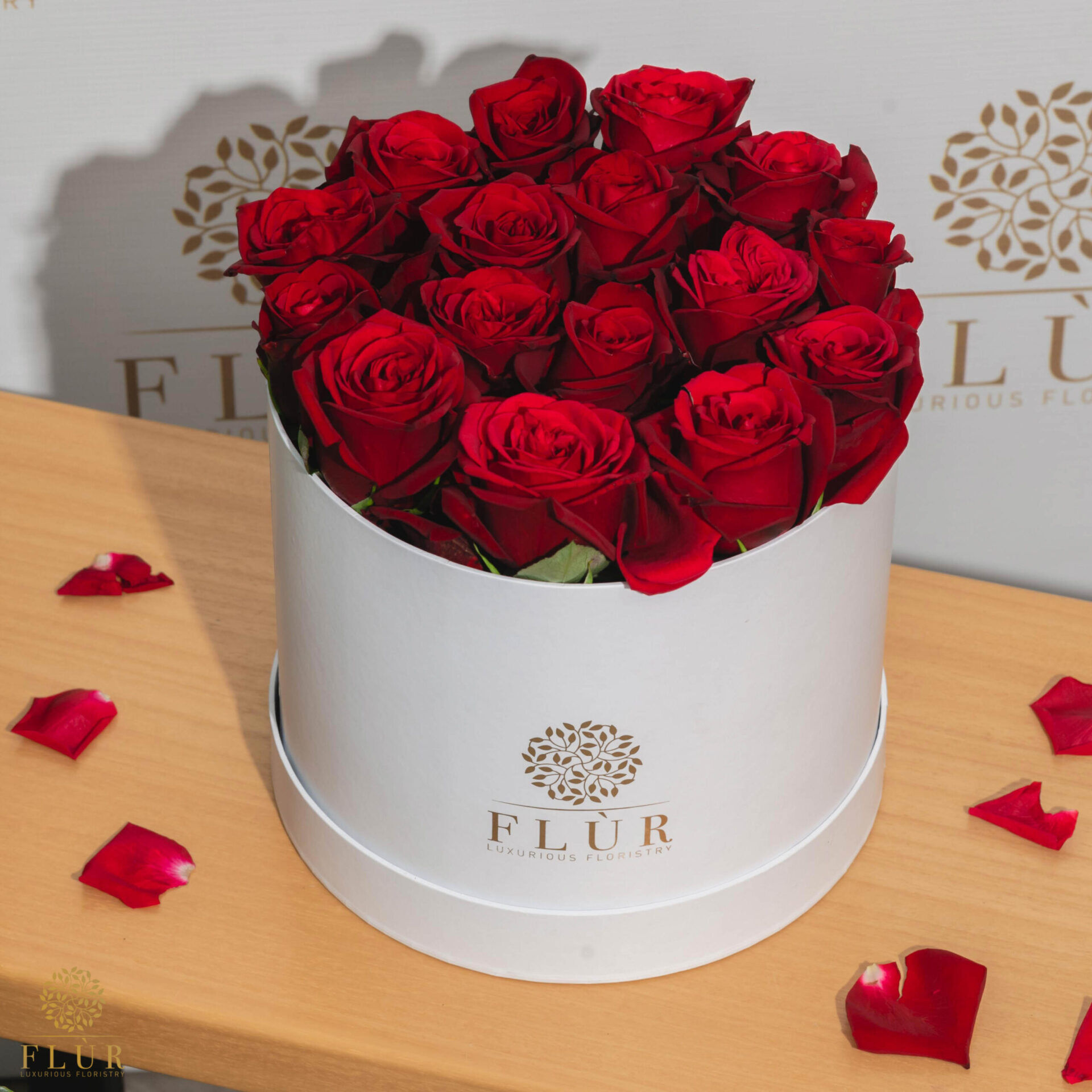 Simple Flower Box - Flùr Florsitry | Delivery All Over Lebanon